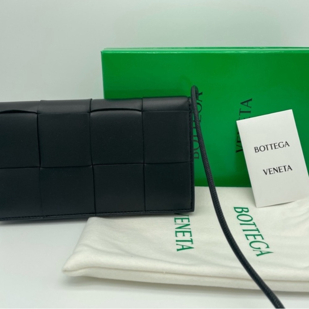 Bottega Veneta black wallet purse!